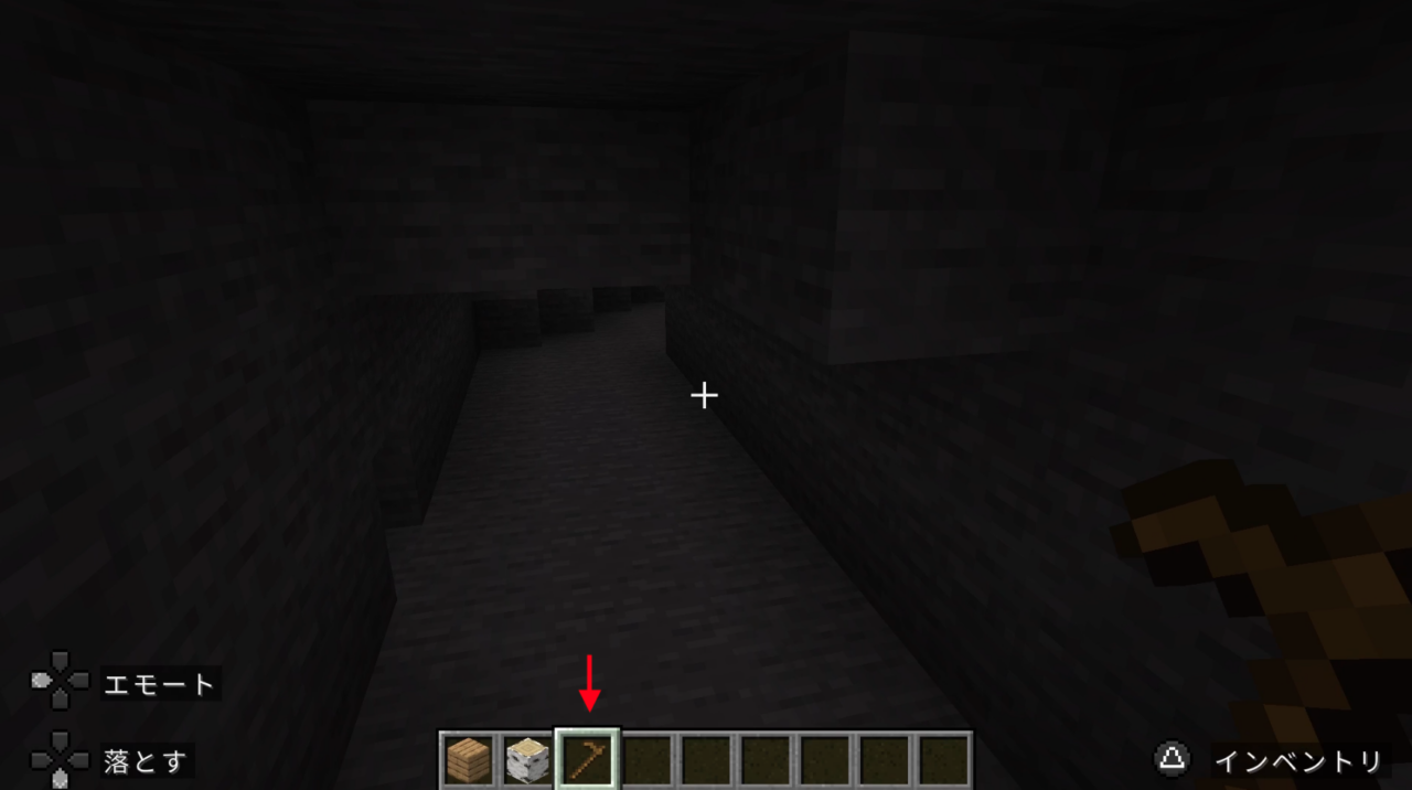 武器はクワ・・・クワは武器にならない!!