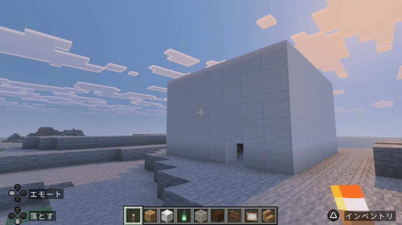 穴を開けて「これが入り口です!屈んだら入れませんか!?」