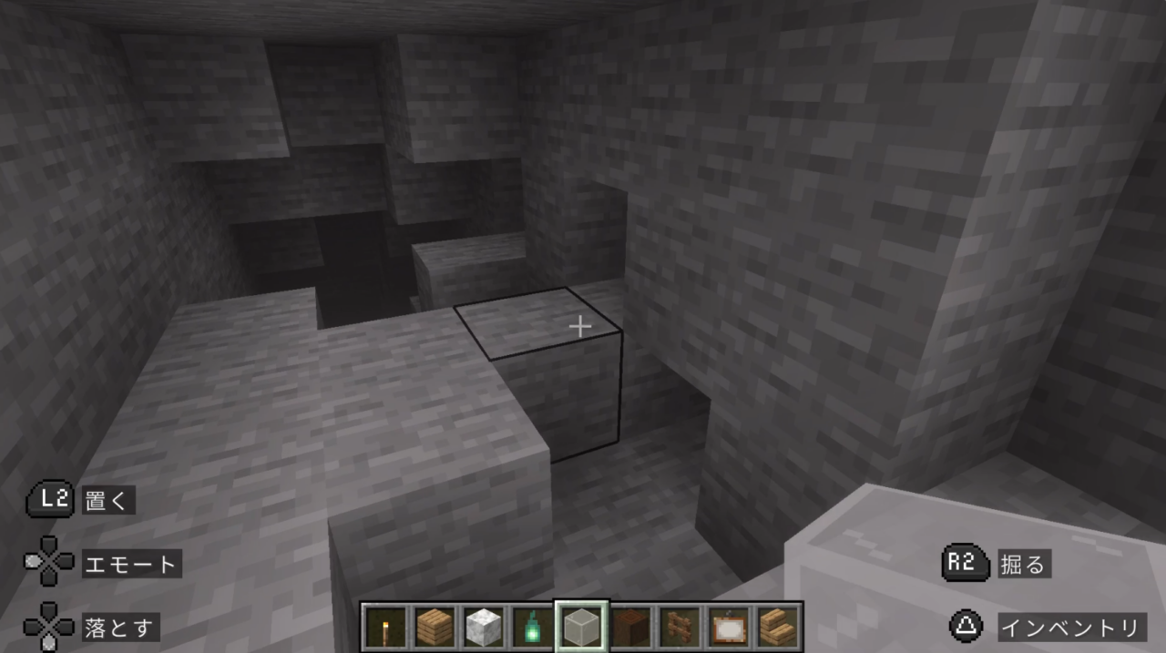 トンネルの中は足場が悪く、転びそう、、、